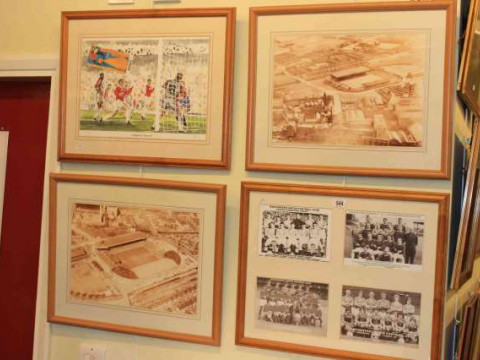 Framed Manchester United memorabilia, prints, etc