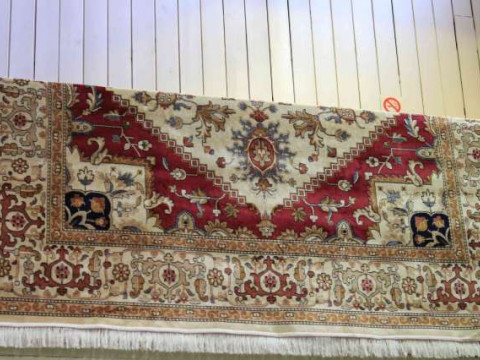 Heriz carpet with a beige ground 2.80 x 2.00