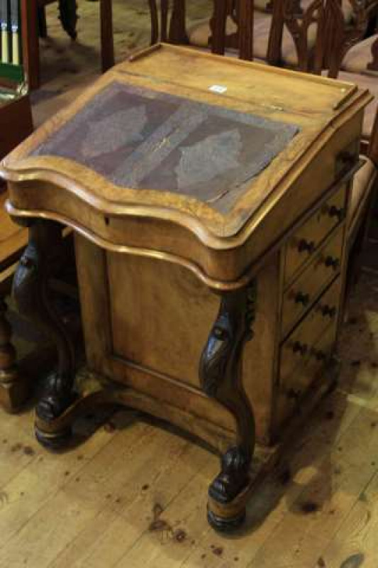 Victorian walnut serpentine front four drawer Davenport