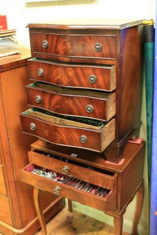 Four drawer mahogany cutlery chest and three drawer cutlery table, both well stocked with cutlery
