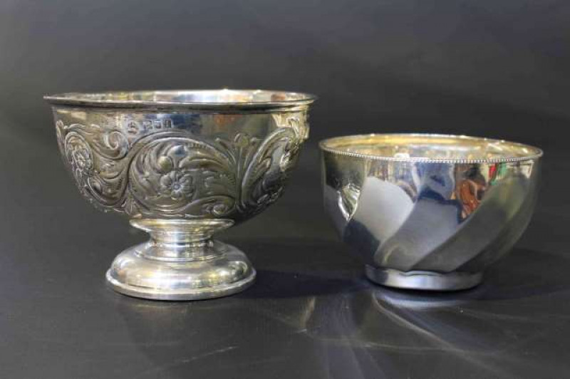 Two silver bowls, 6.7oz