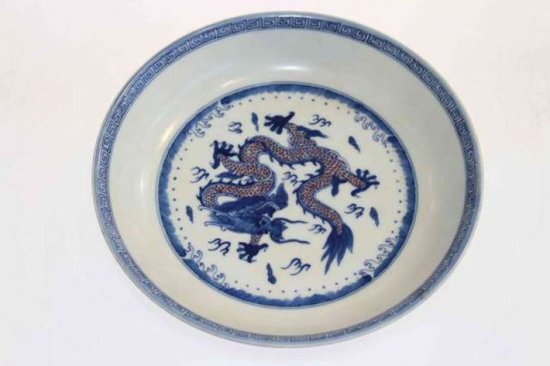 Chinese porcelain dish, painted with a dragon