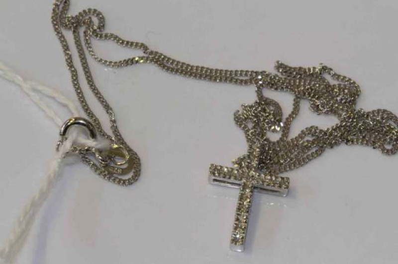 9 carat gold and diamond pendant
