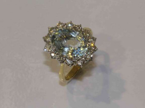 18 carat gold, aquamarine and diamond ring, aquamarine approximately 3.46...