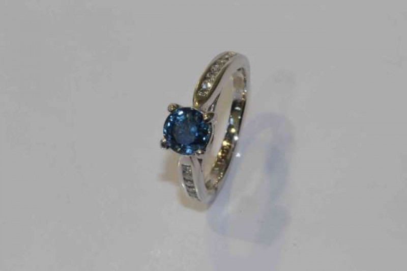 Platinum, round sapphire and diamond ring, sapphire approximately 1.20 carats