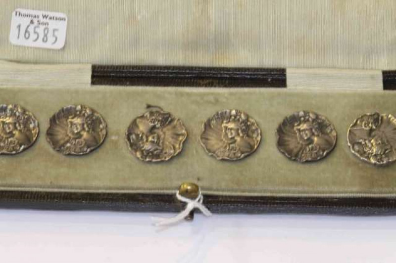 Set of six Art Nouveau silver buttons, Levi & Salaman, Birmingham 1901, boxed