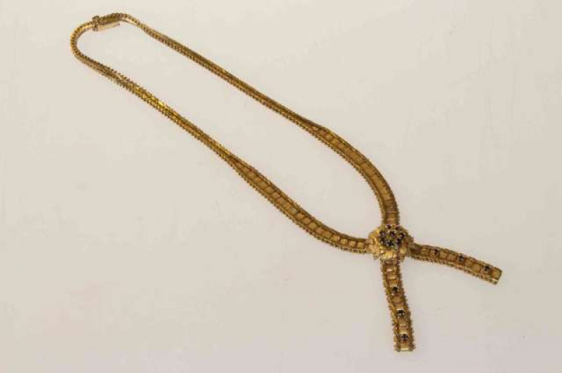 Sapphire set necklace, stamped 750, 65 grams