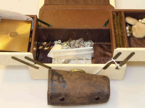 Jewellery, compact, hunting cup