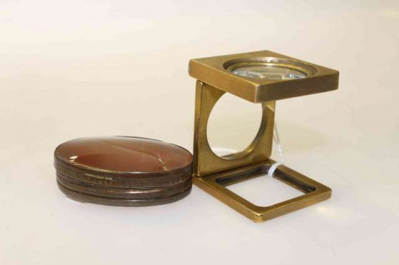 Brass stamp magnifier and an oval pill box (2)