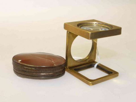 Brass stamp magnifier and an oval pill box (2)