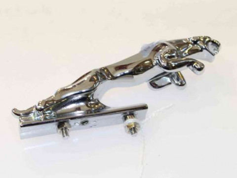 Car mascot in the form of a jaguar