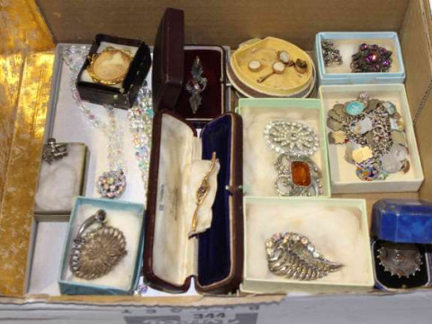 Box of jewellery