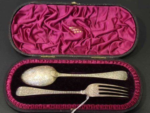 Victorian silver fork and spoon, London 1887, cased