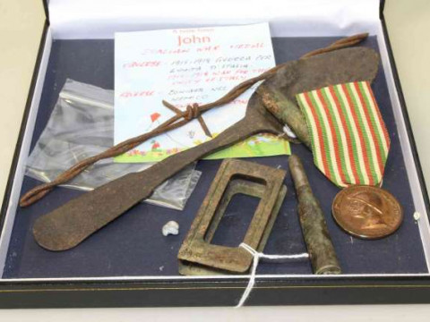 Small collection of militaria including an Italian medal
