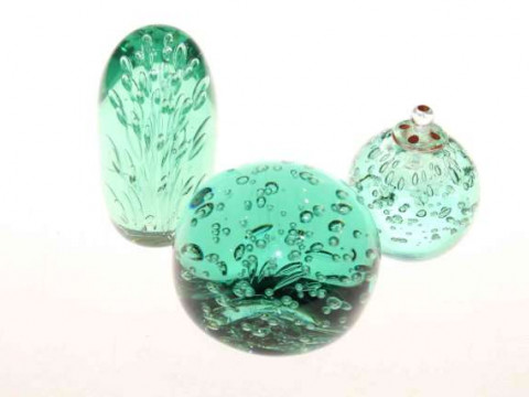Two heavy green glass dumps and a similar inkwell (3)