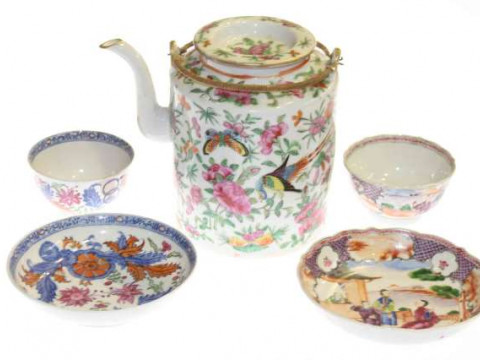 Cantonese tea kettle and two Oriental tea bowls and saucers