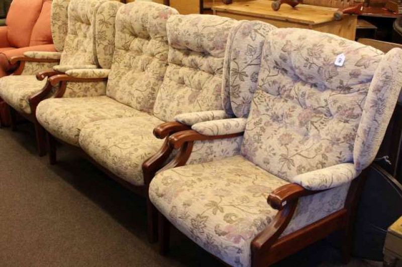 Wing three piece cottage suite in floral pattern fabric