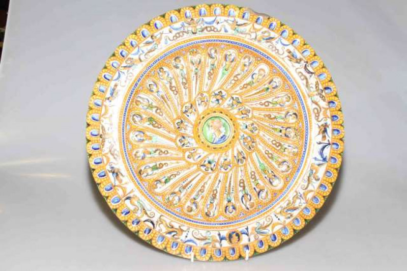 Italian faience fluted charger in Renaissance style