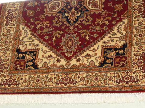 Red ground Heriz rug 1.90 x 1.40