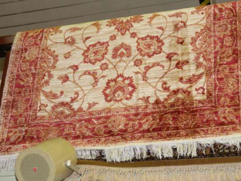 Red ground Ziegler carpet 1.90 x 1.40