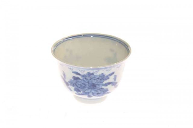 Chinese blue and white cup with four character mark