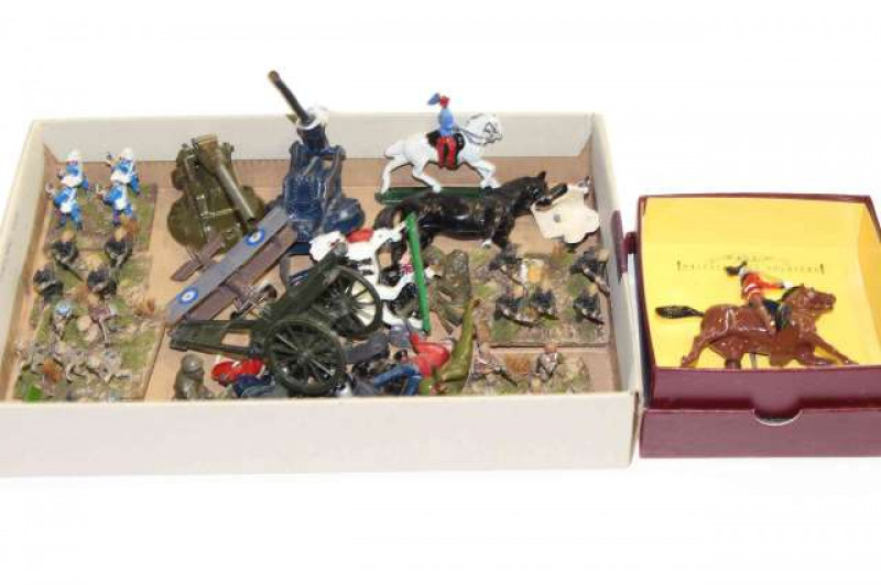 Collection of painted lead soldiers and battle models, including Britains