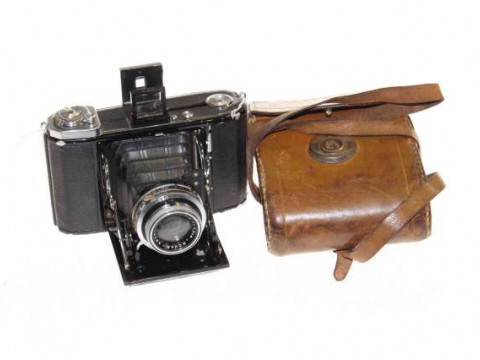 WWII Nazi Zeiss Ikon camera with leather case