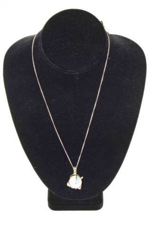 Silver and pearl necklace