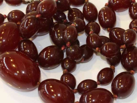 String of graduated cherry amber coloured beads