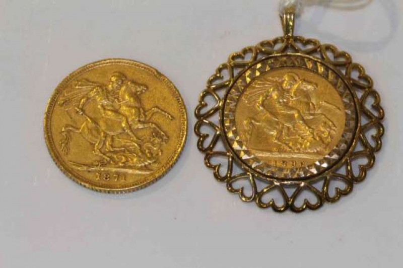 1871 sovereign and an 1896 half sovereign in loose pendant mount, gross 14.8 grams