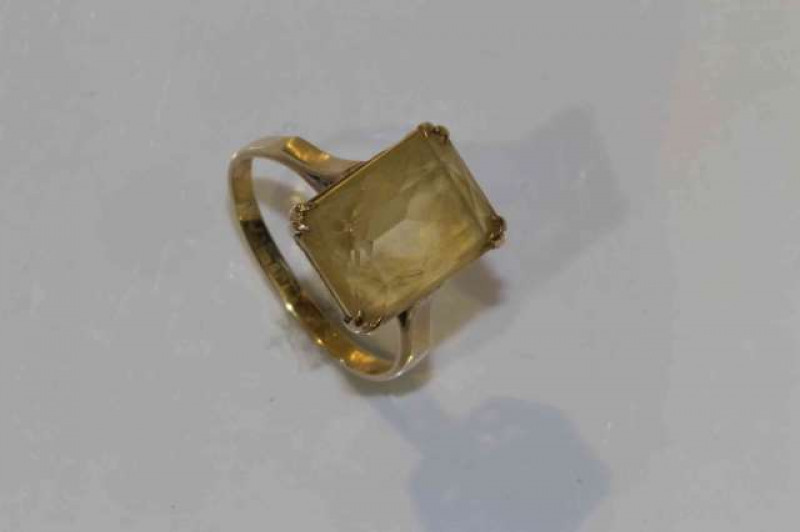 9 carat gold and citrine ring