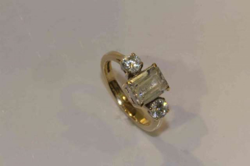 9 carat gold and mossanite ring