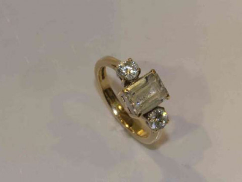 9 carat gold and mossanite ring