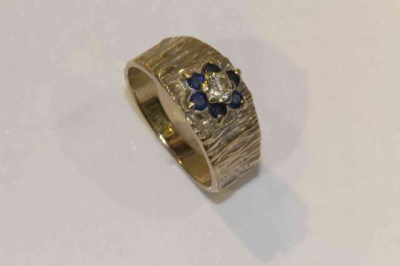 18 carat gold, sapphire and diamond ring