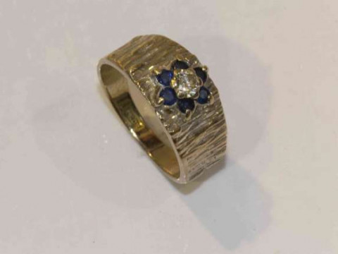 18 carat gold, sapphire and diamond ring