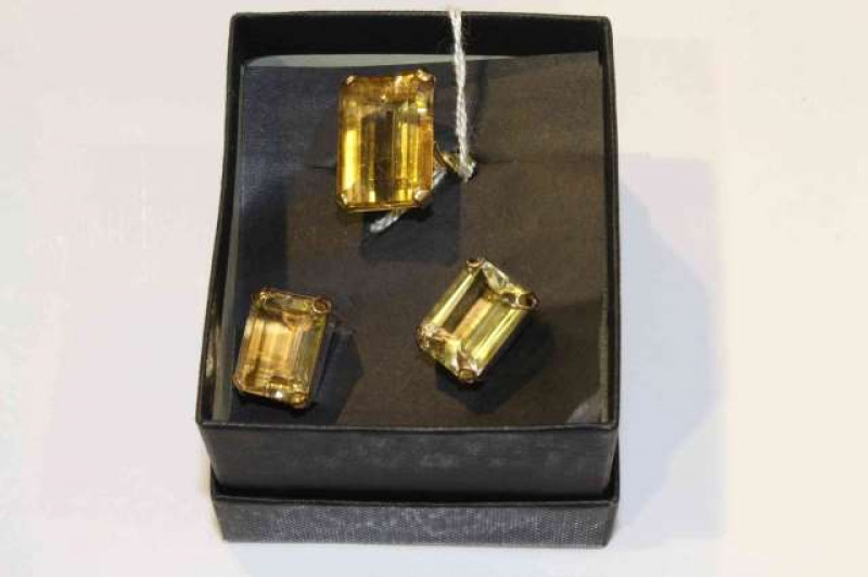 Suite of 14 carat gold and citrine jewellery comprising ring and pair of earrings