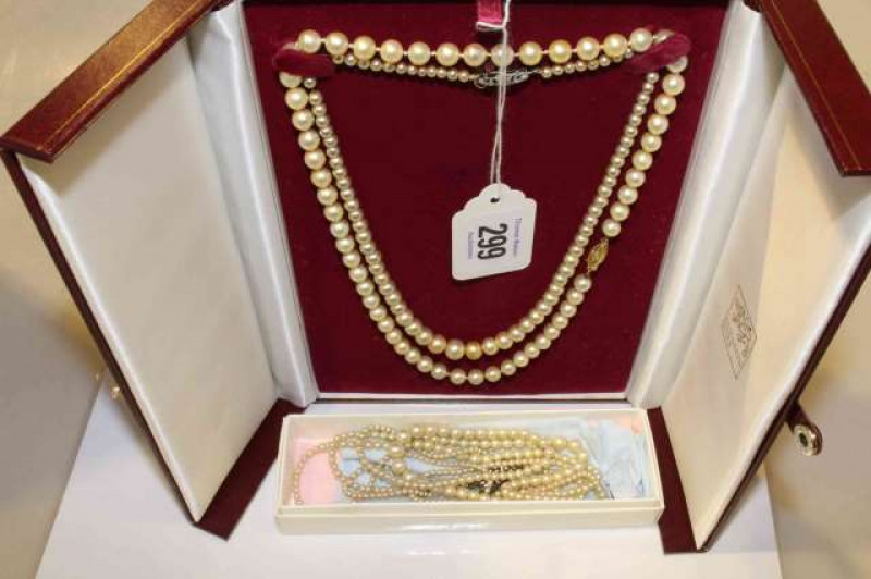 Group of faux pearl necklaces