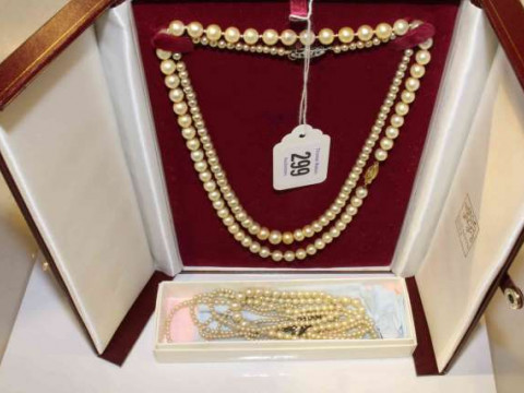 Group of faux pearl necklaces