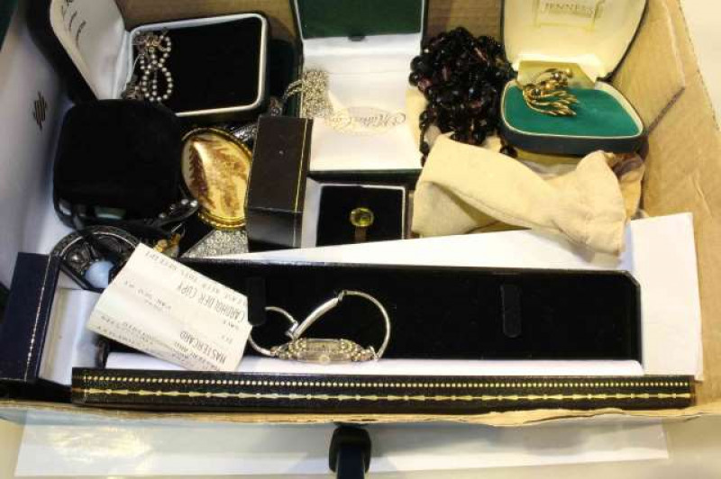 Box of jewellery