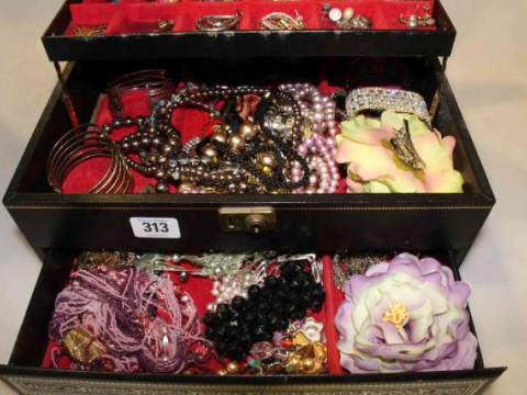 Box of jewellery