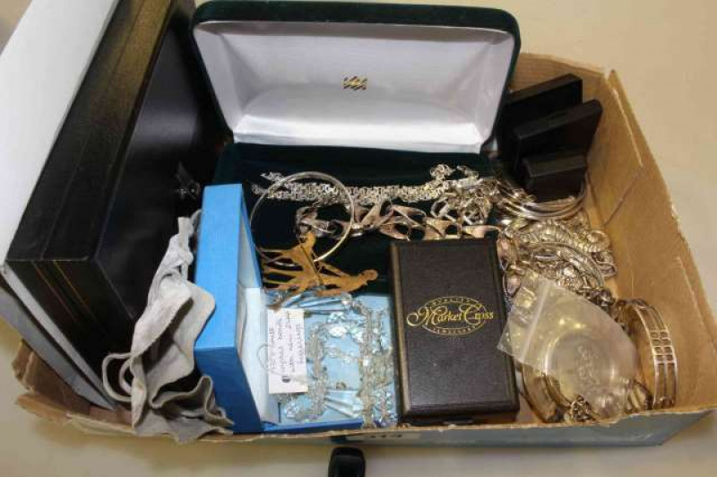 Box of jewellery