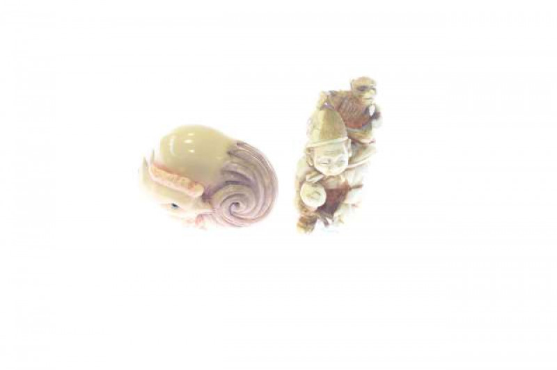 Japanese ivory netsuke, signed chicken and a vintage marcasite compact (3)