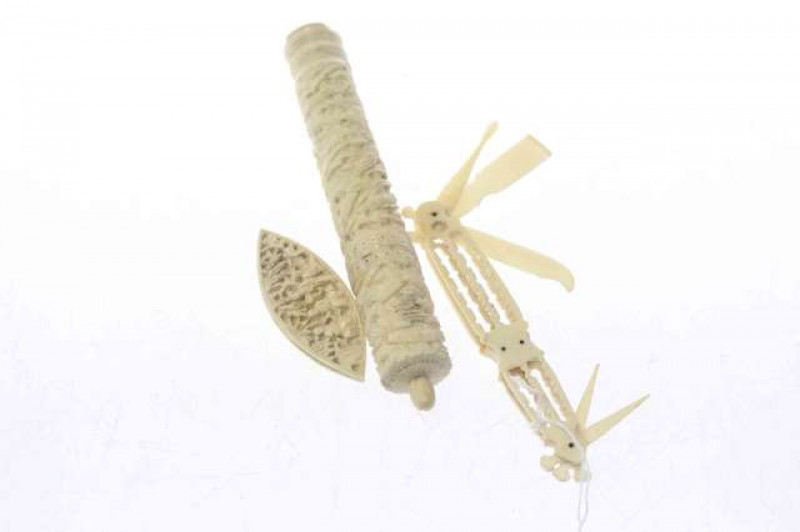 Chinese ivory needle case, etc (4)