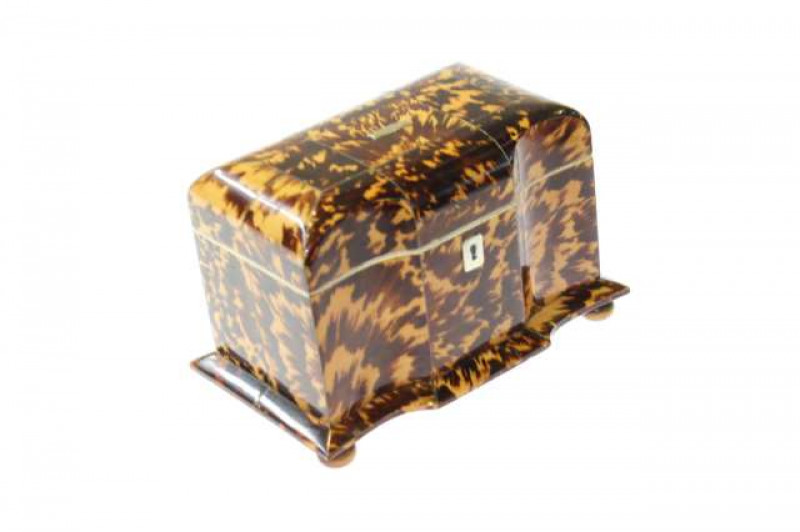 Tortoiseshell tea caddy (lacking a foot)