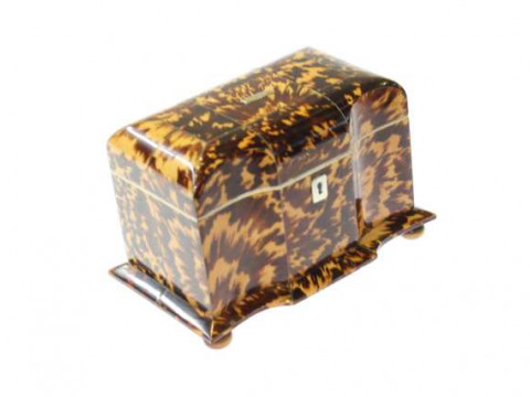 Tortoiseshell tea caddy (lacking a foot)