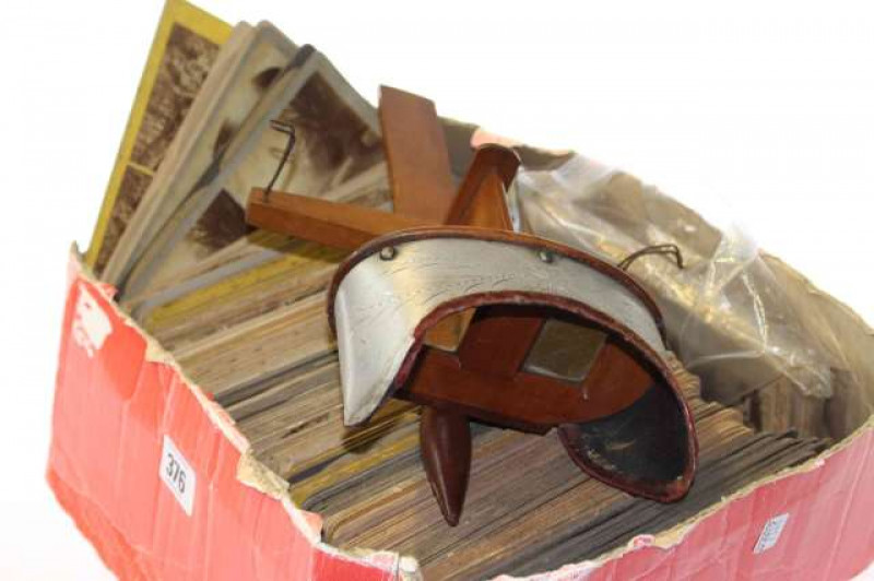 Stereoscopic viewer and cards