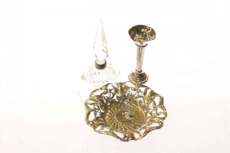 Art Nouveau silver pierced bowl, silver bud vase and a silver collared scent bottle (3)
