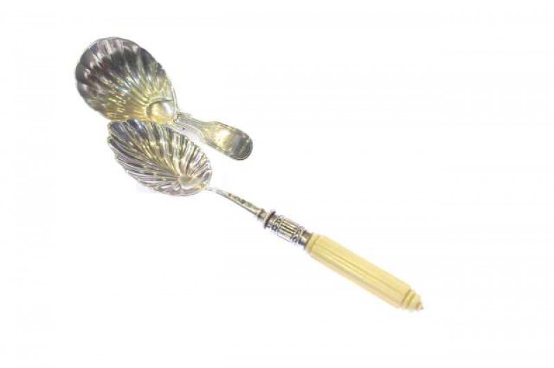 Victorian silver caddy spoon and a silver spoon (2)