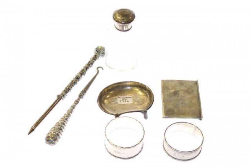 Chester silver novelty card case in the form of an envelope, two silver napkin rings, etc