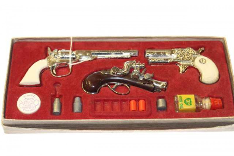 Commemorative cup pistol set, boxed